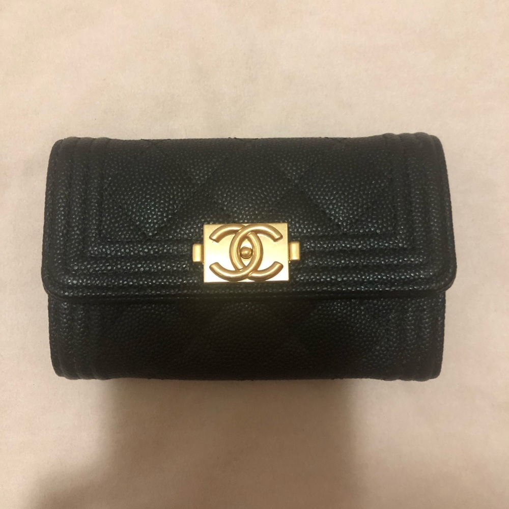 Caviar skin card holder
